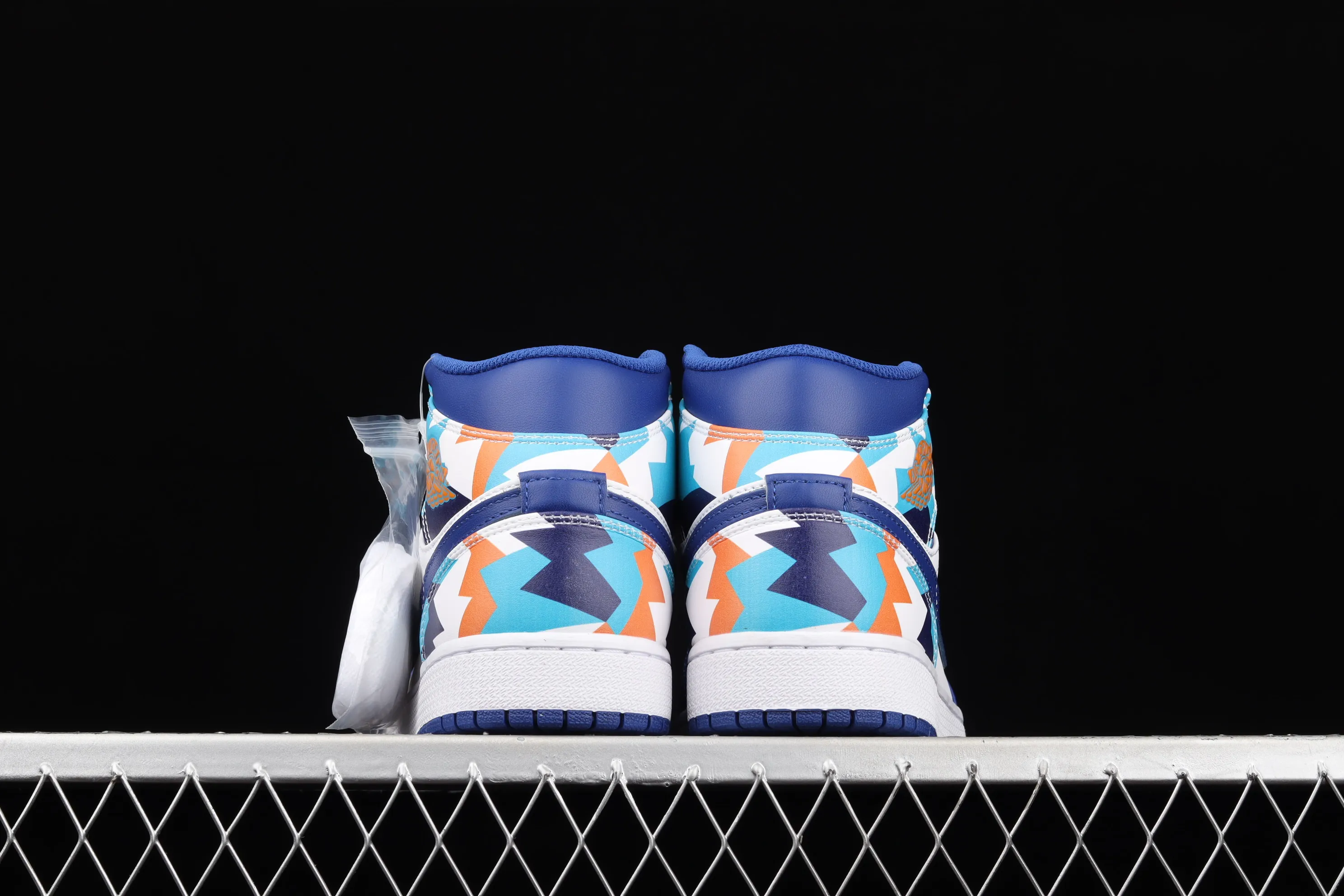 All categories Air Jordan Jordan series basketball shoes Air Jordan 1 Mid Air Jordan 1 Mid AJ1 Joe 1 geometric white and blue Zhongbang basketball shoes 555112-105